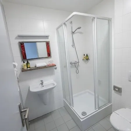 Olympia Hotel 3*
